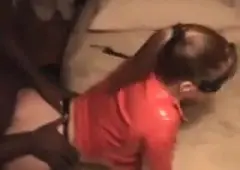Balling Negro baise le cancer une fille blanche sur une caméra à domicile